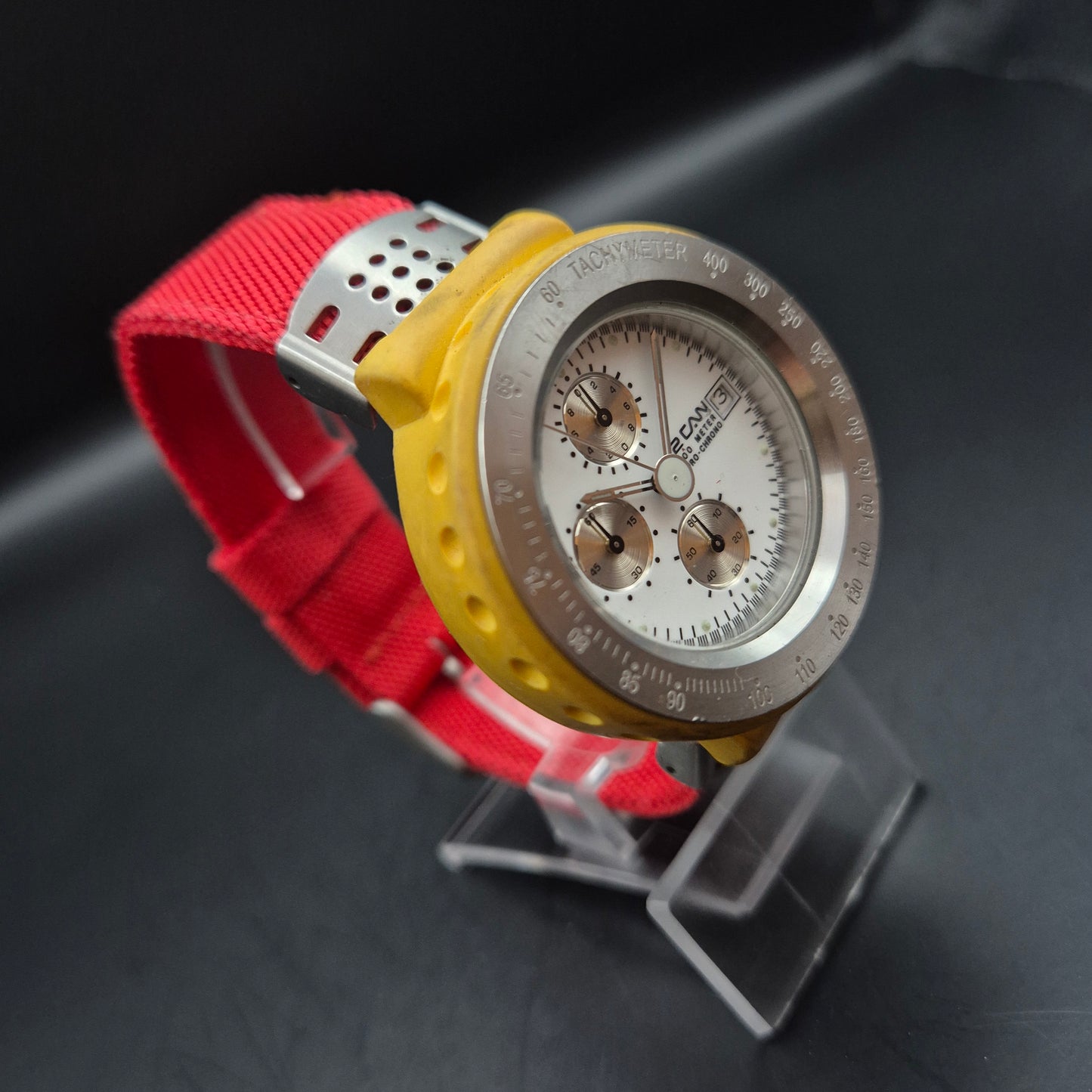 2CAN Herren Uhr – Sportlicher Chronograph mit rotem Armband