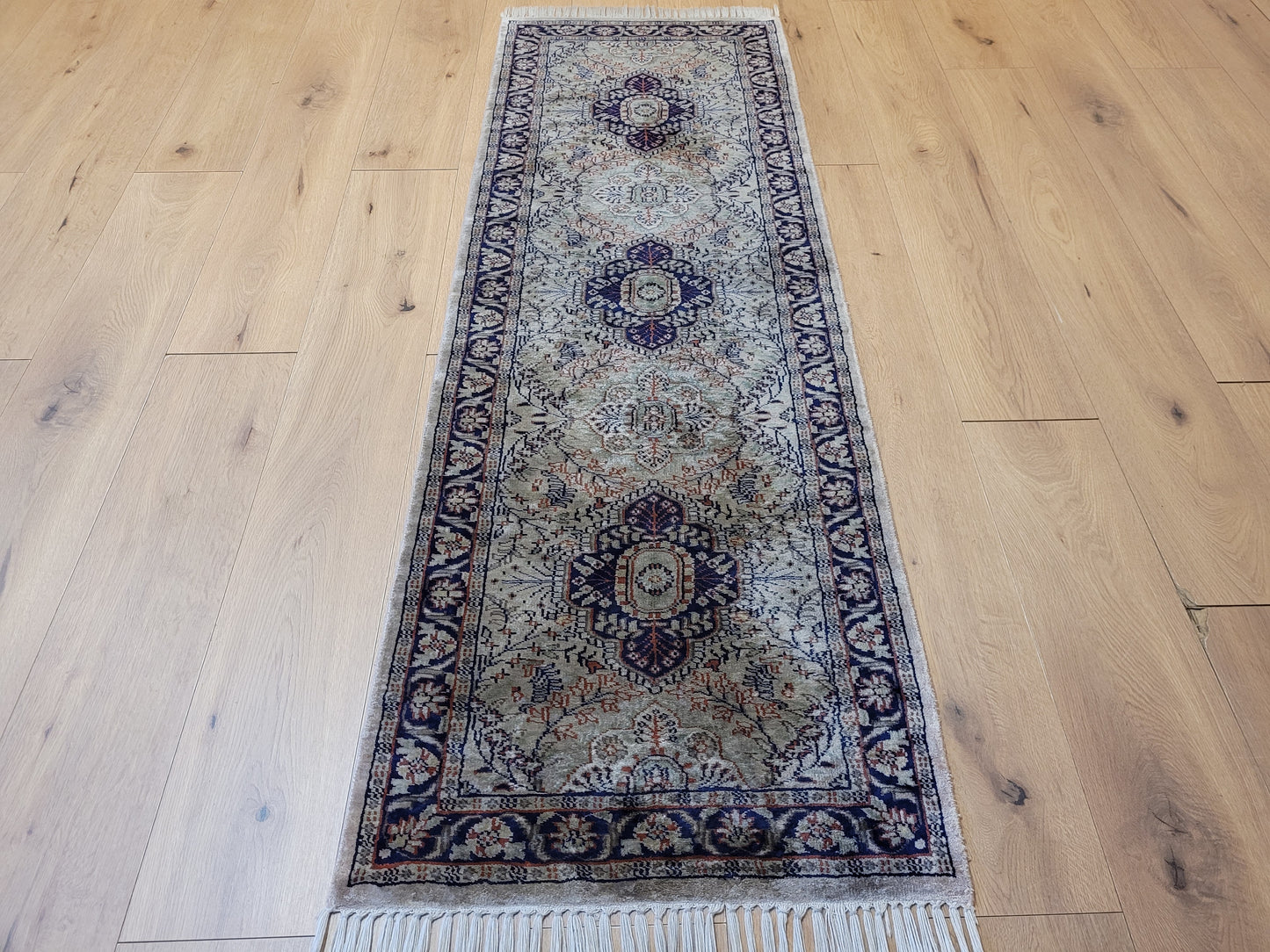 Ghom Seidenteppich Medaillonmuster feine Knüpfkunst