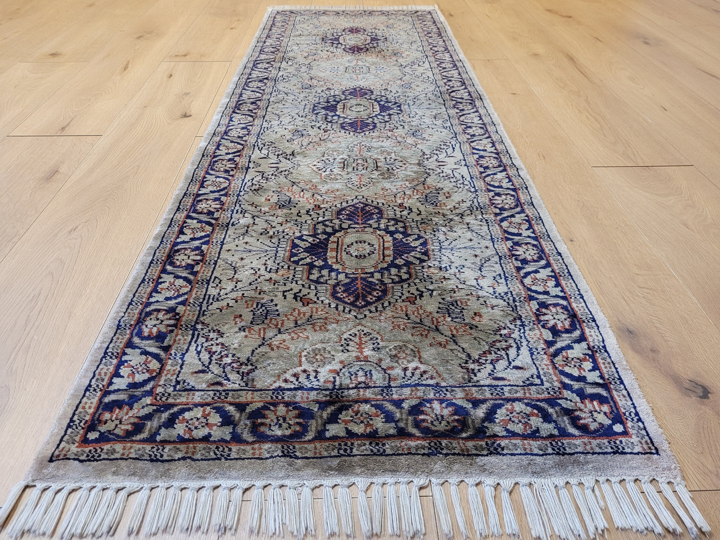 Ghom Seidenteppich Medaillonmuster feine Knüpfkunst