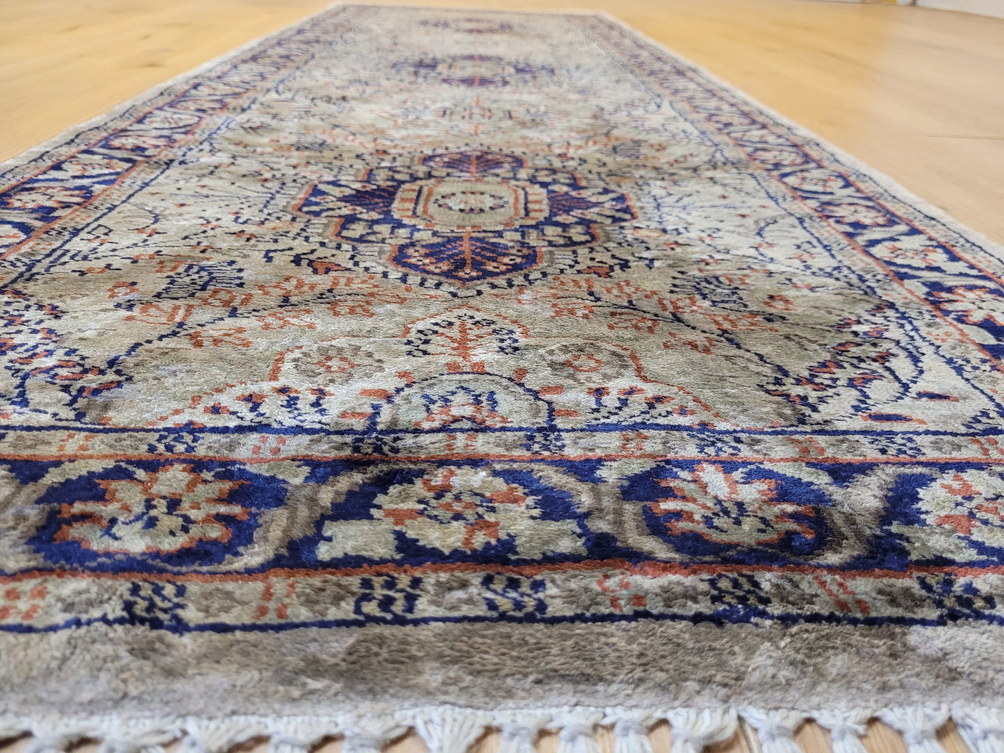 Ghom Seidenteppich Medaillonmuster feine Knüpfkunst