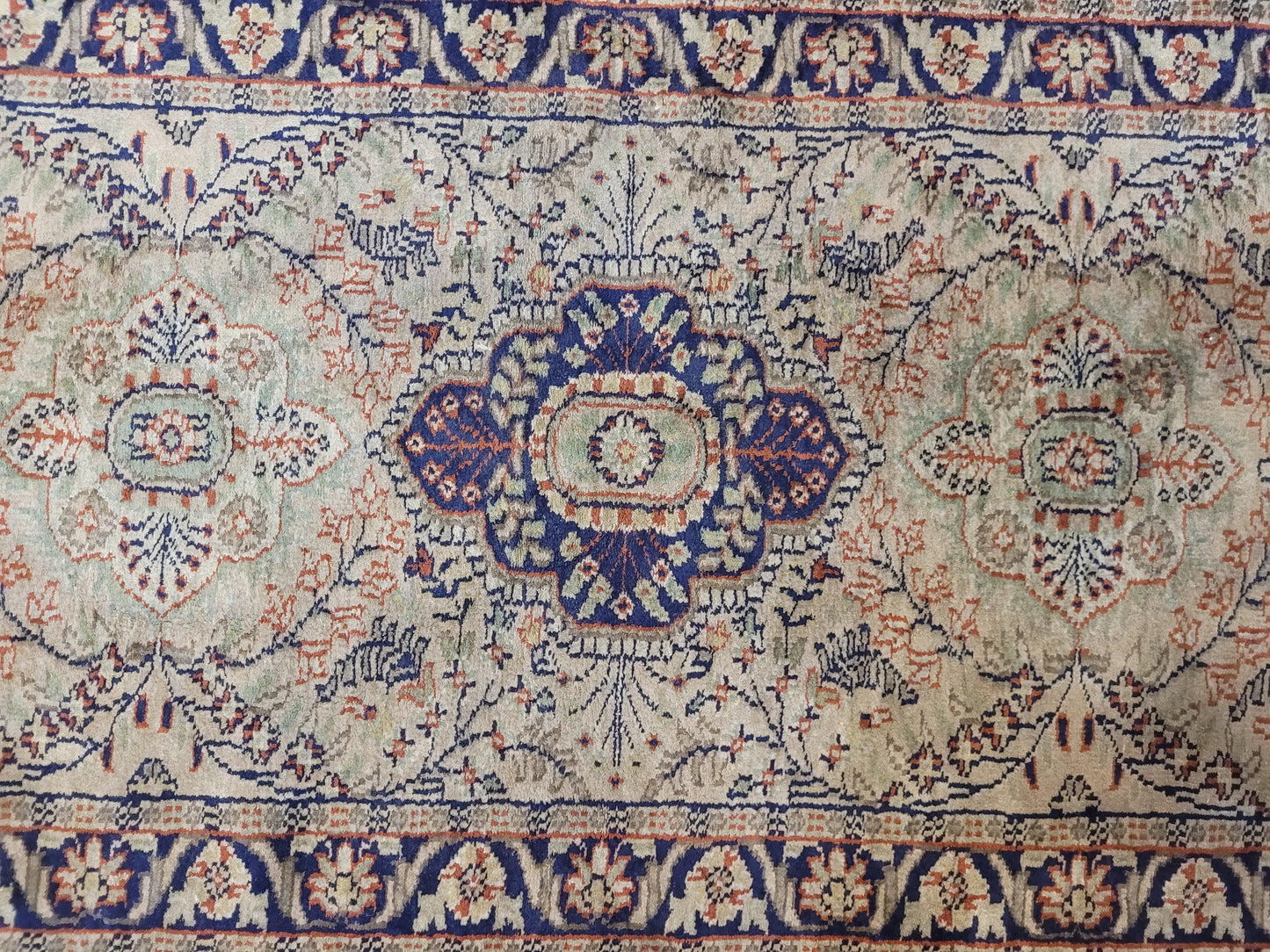 Ghom Seidenteppich Medaillonmuster feine Knüpfkunst