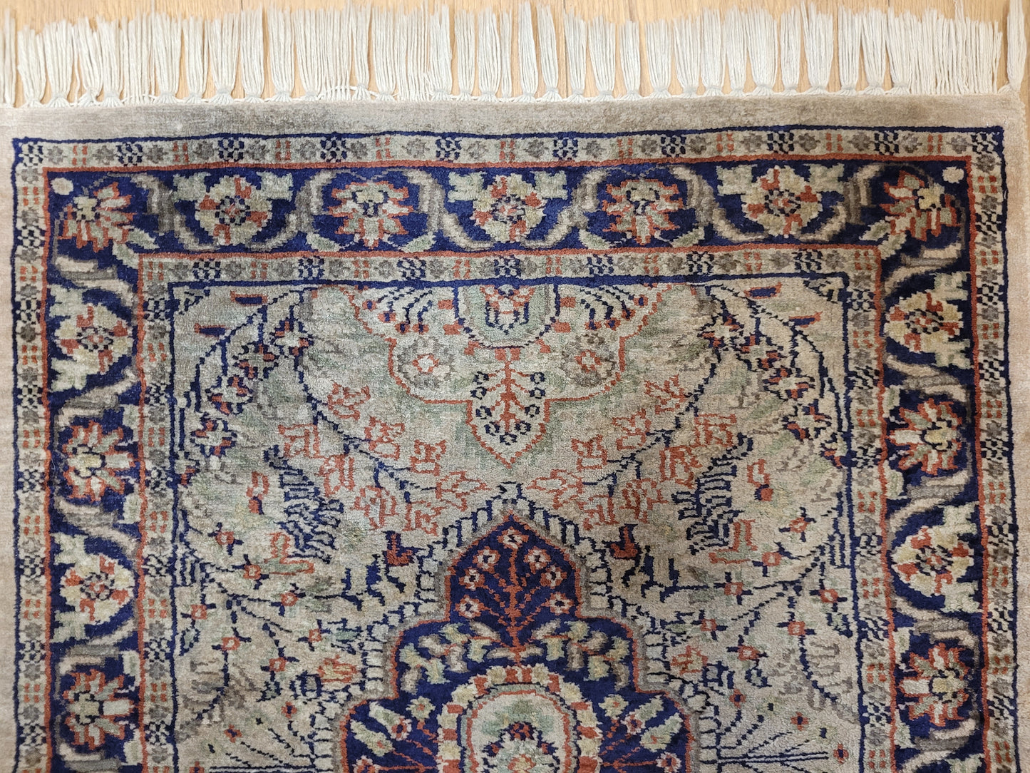 Ghom Seidenteppich Medaillonmuster feine Knüpfkunst