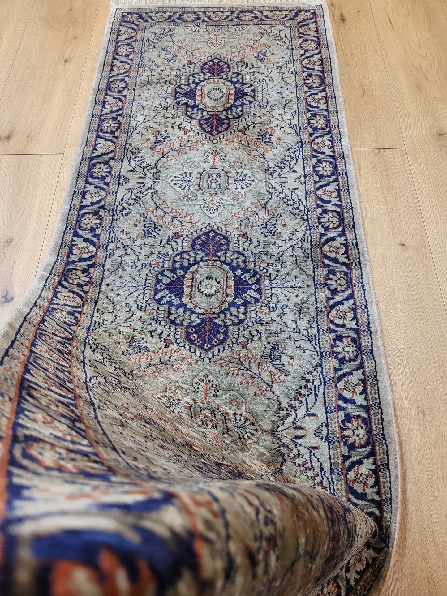 Ghom Seidenteppich Medaillonmuster feine Knüpfkunst