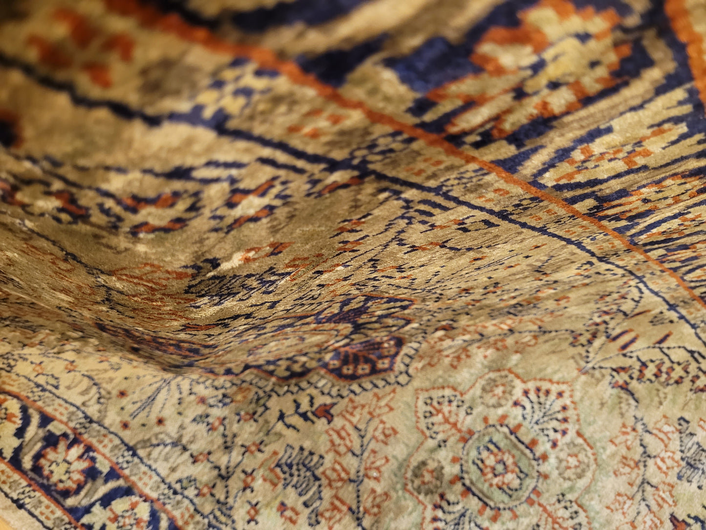 Ghom Seidenteppich Medaillonmuster feine Knüpfkunst