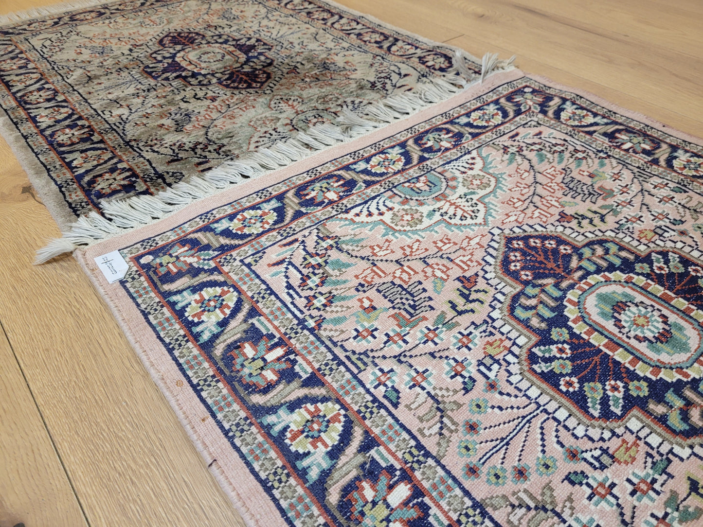 Ghom Seidenteppich Medaillonmuster feine Knüpfkunst