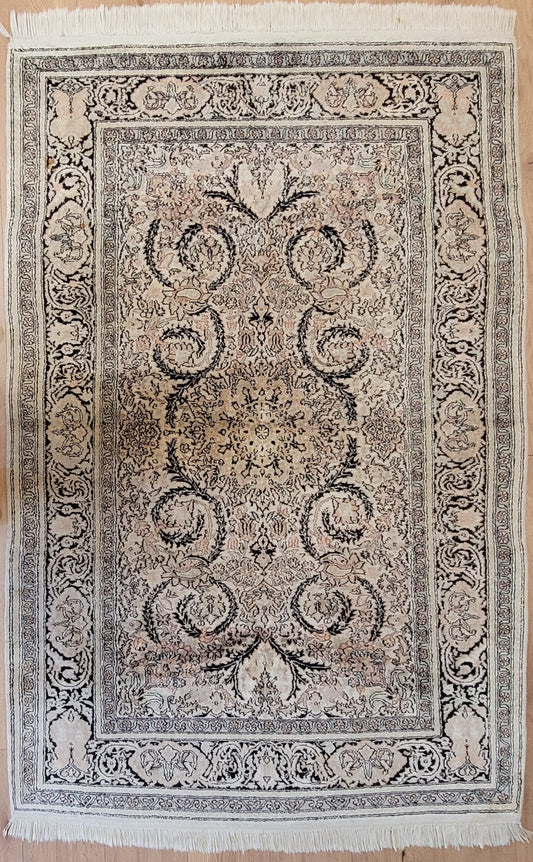 Ghom Seidenteppich Kaschmir florales Medaillon feine Knüpfung