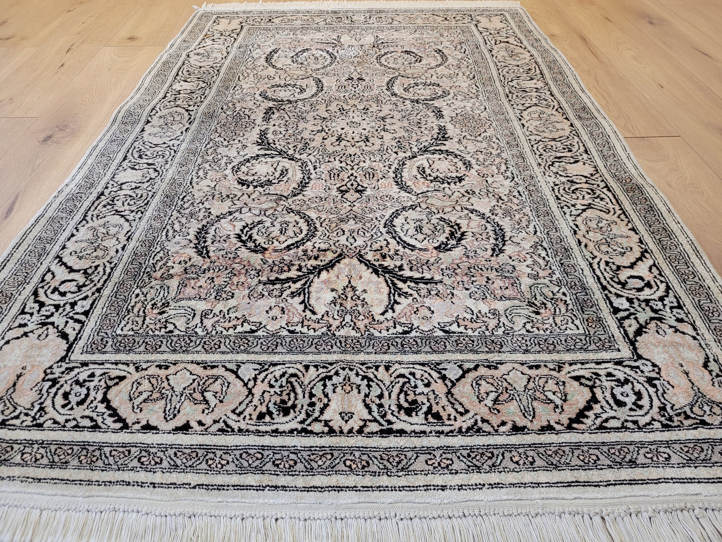 Ghom Seidenteppich Kaschmir florales Medaillon feine Knüpfung