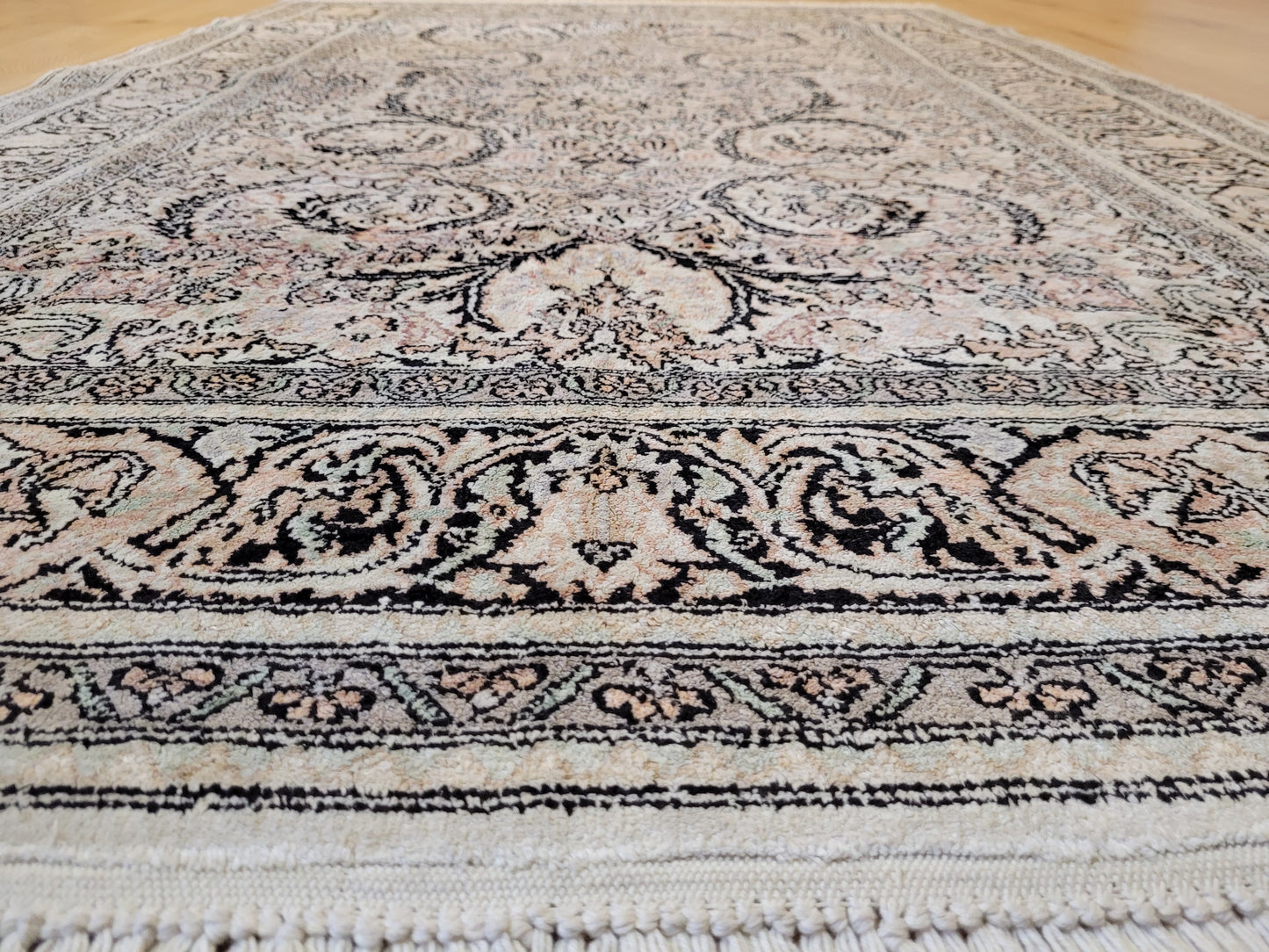 Ghom Seidenteppich Kaschmir florales Medaillon feine Knüpfung