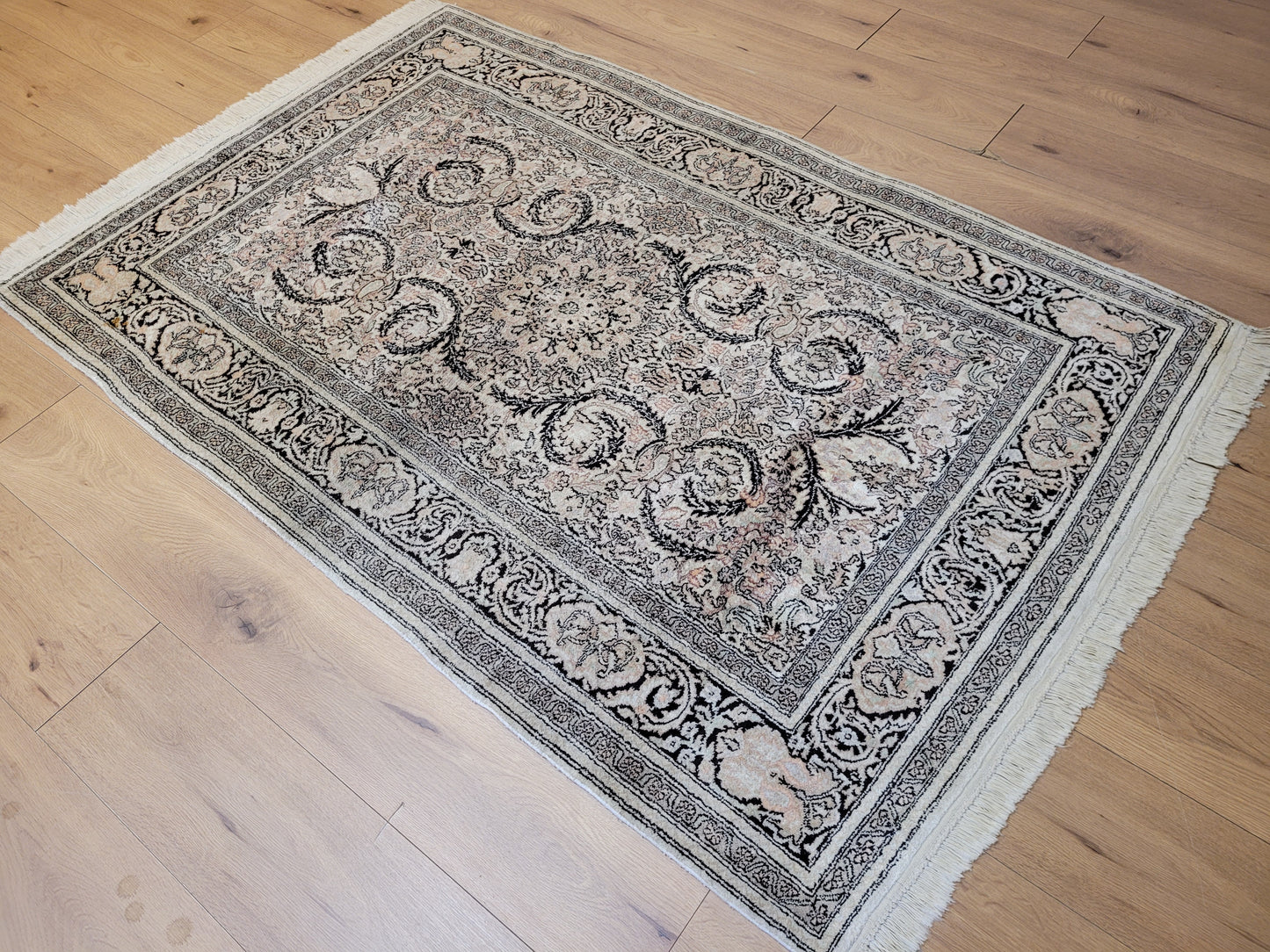 Ghom Seidenteppich Kaschmir florales Medaillon feine Knüpfung