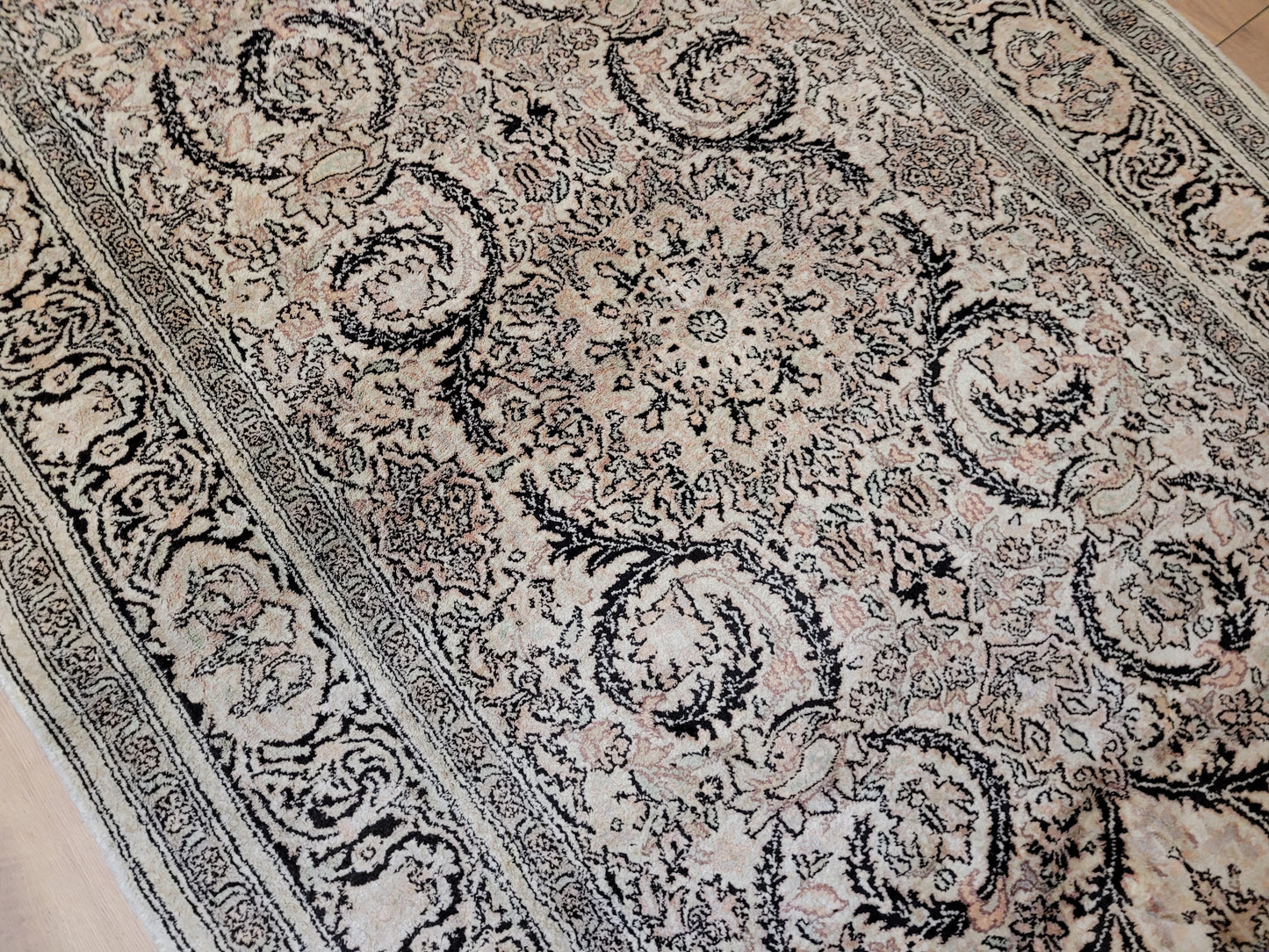 Ghom Seidenteppich Kaschmir florales Medaillon feine Knüpfung