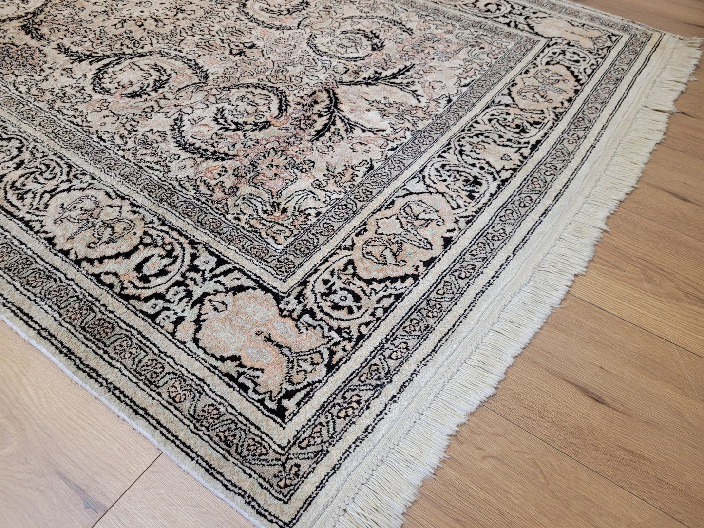 Ghom Seidenteppich Kaschmir florales Medaillon feine Knüpfung