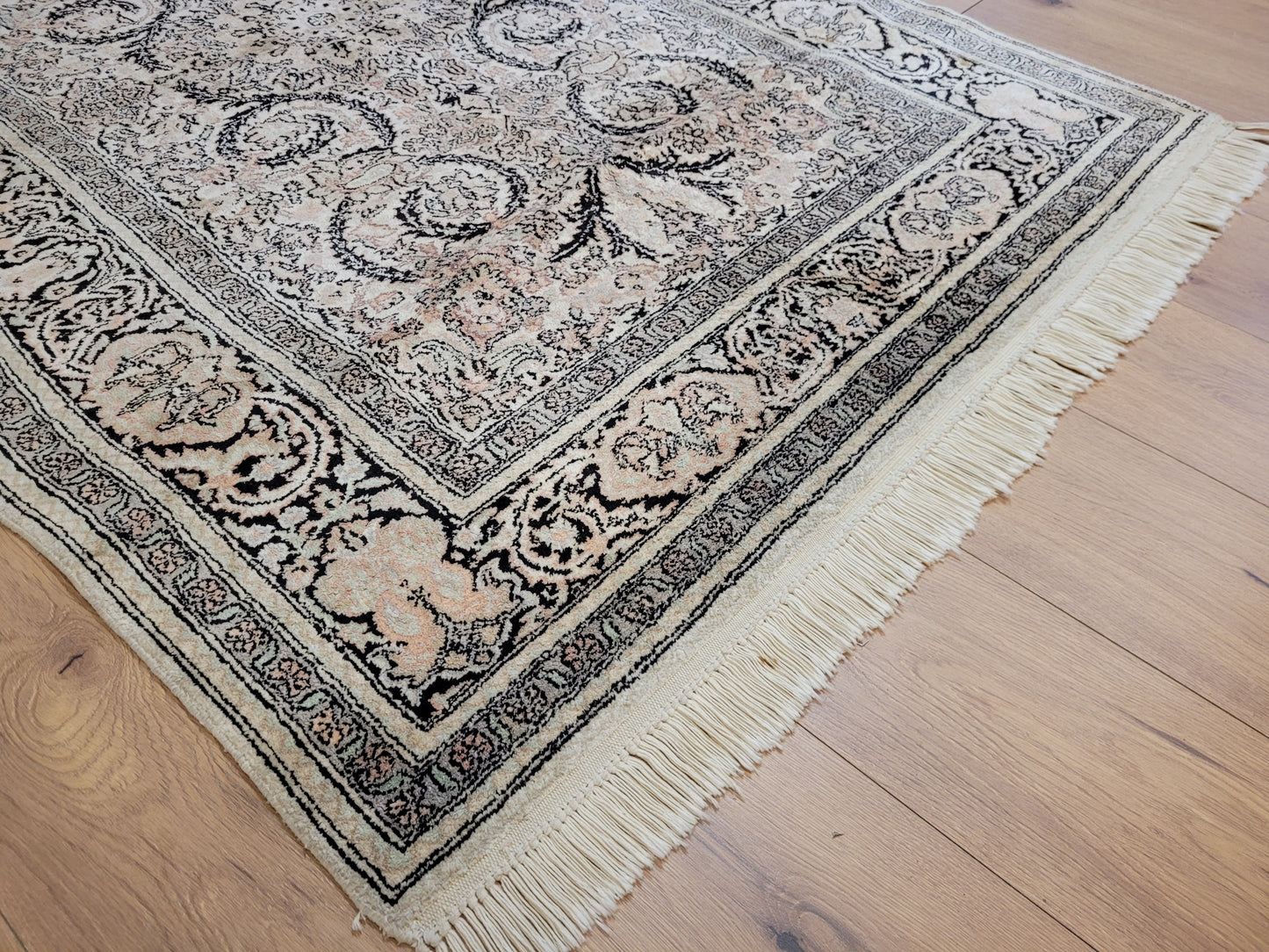 Ghom Seidenteppich Kaschmir florales Medaillon feine Knüpfung