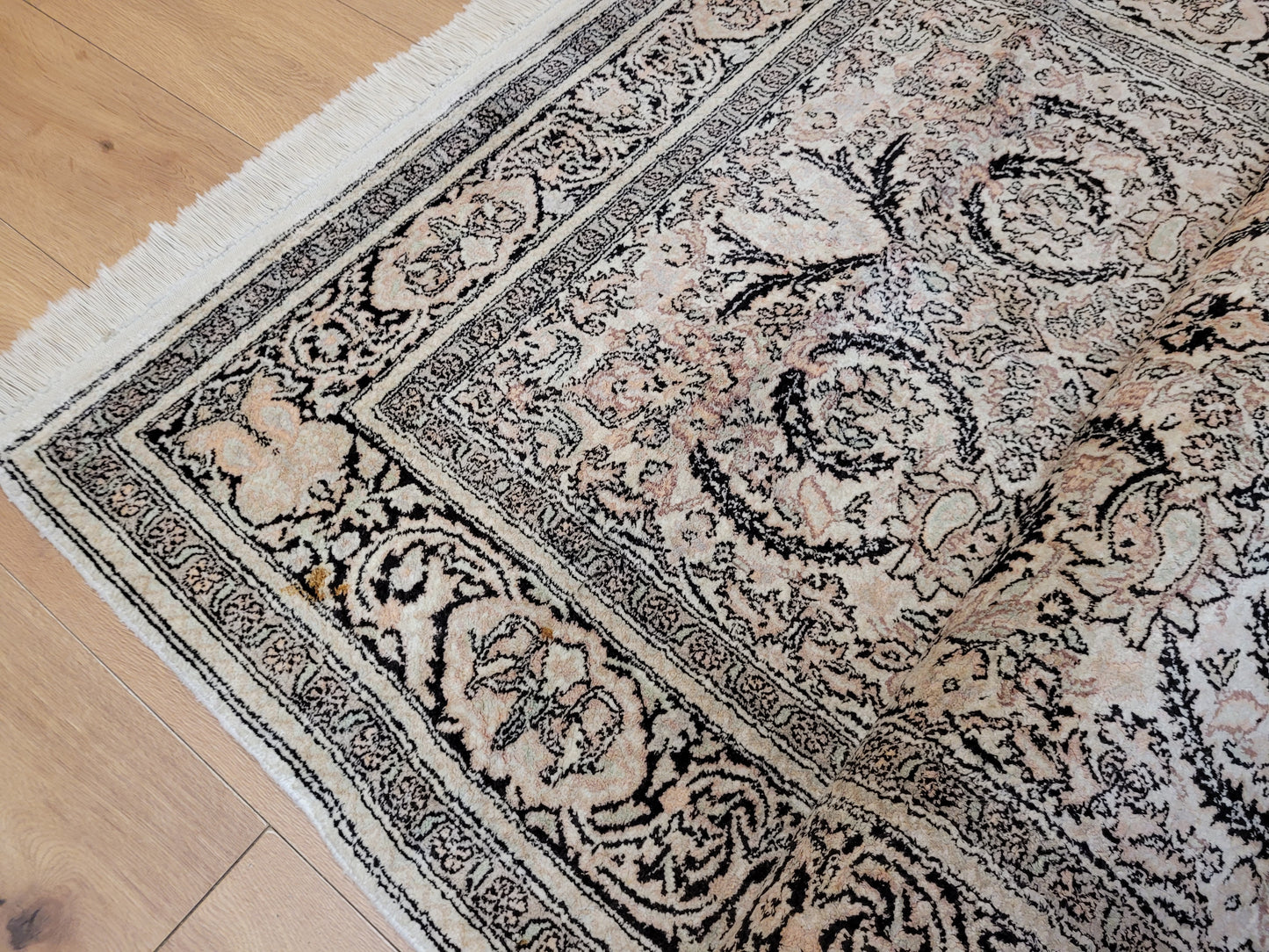 Ghom Seidenteppich Kaschmir florales Medaillon feine Knüpfung