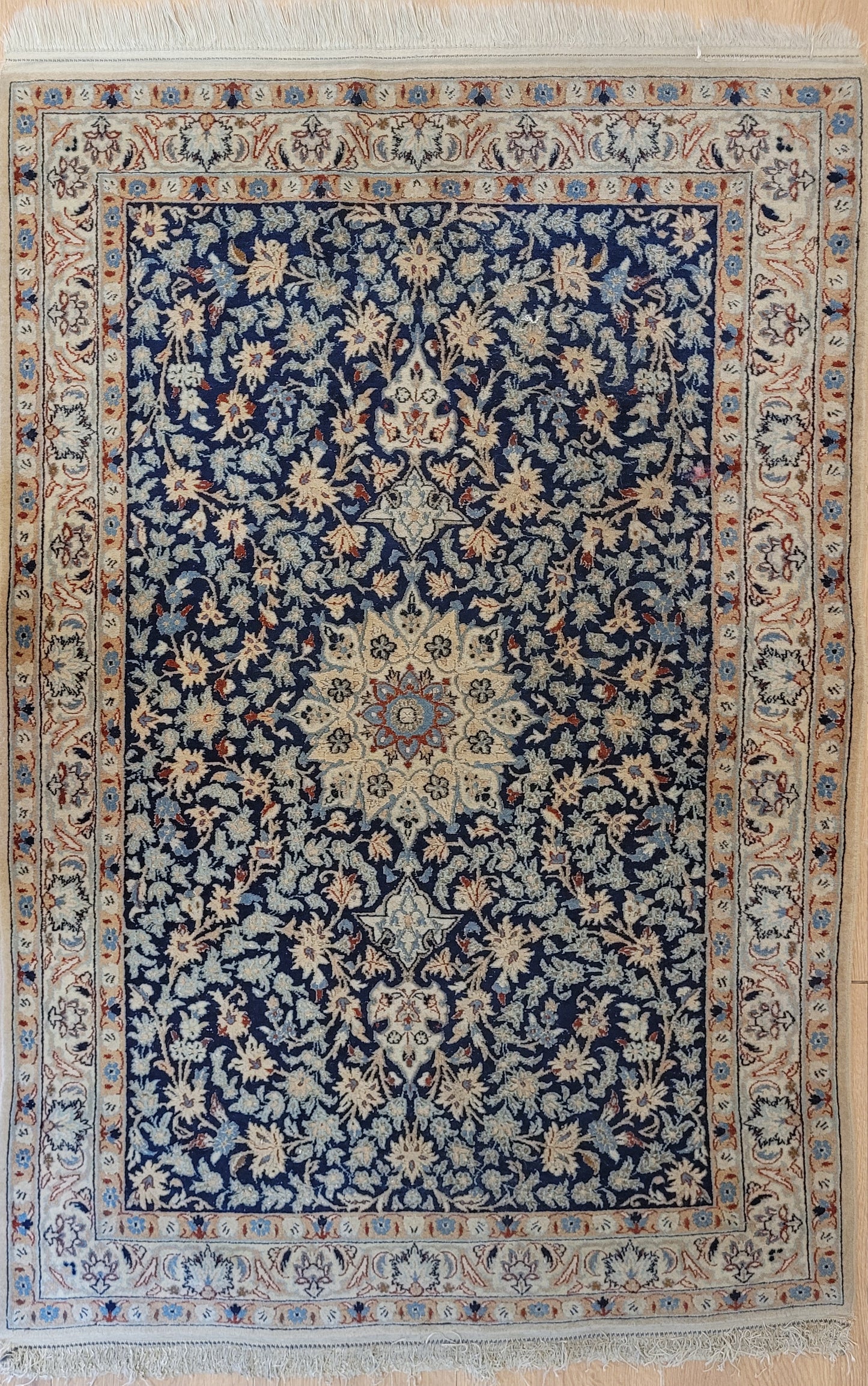 Nain Teppich feine Korkwolle florales Medaillon Design