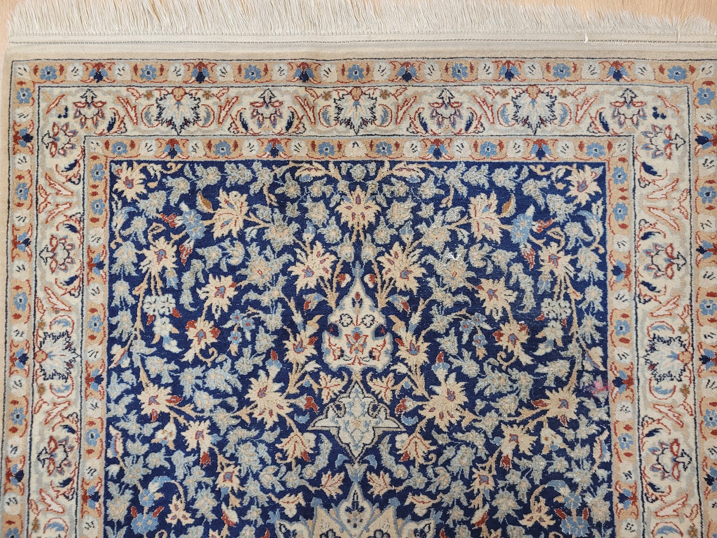 Nain Teppich feine Korkwolle florales Medaillon Design