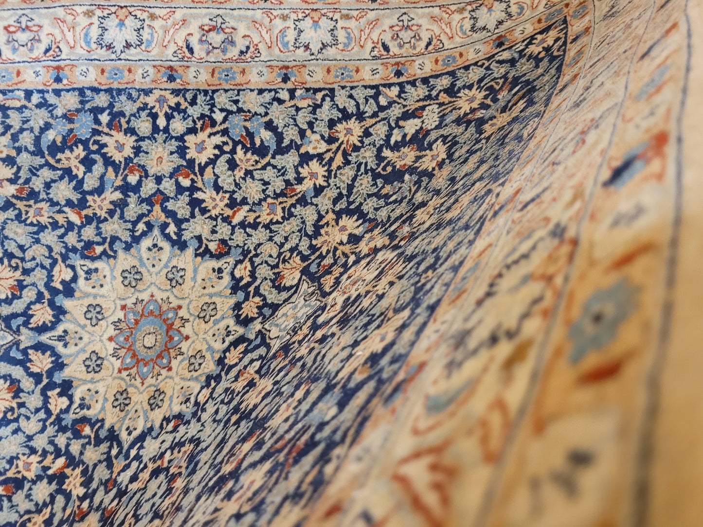 Nain Teppich feine Korkwolle florales Medaillon Design