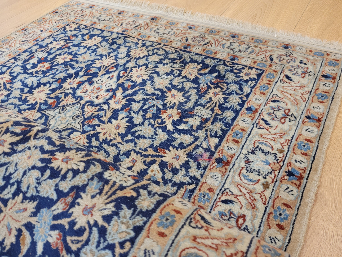 Nain Teppich feine Korkwolle florales Medaillon Design