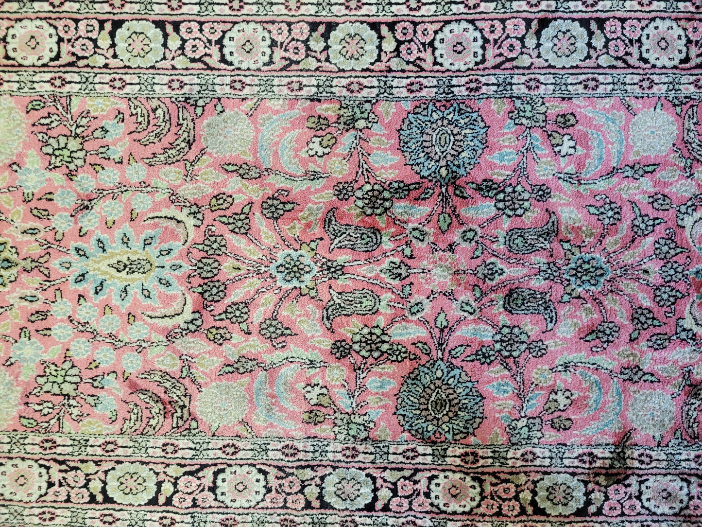 Kaschmir Ghom Seidenteppich Läufer florales Medaillon rosa