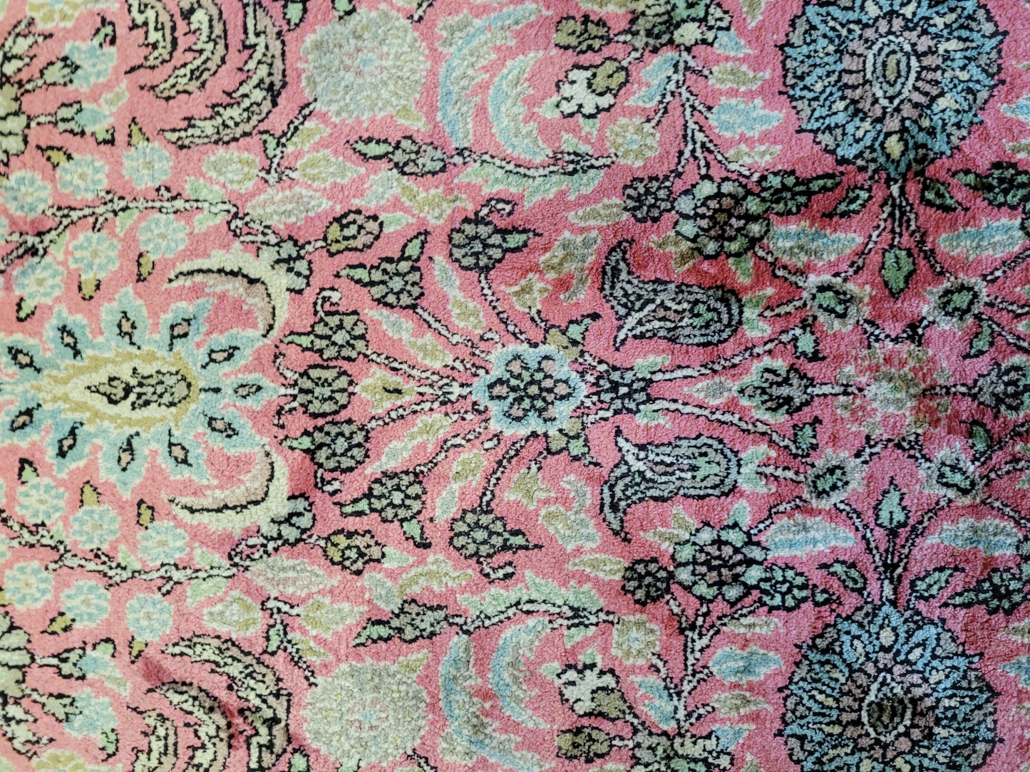 Kaschmir Ghom Seidenteppich Läufer florales Medaillon rosa