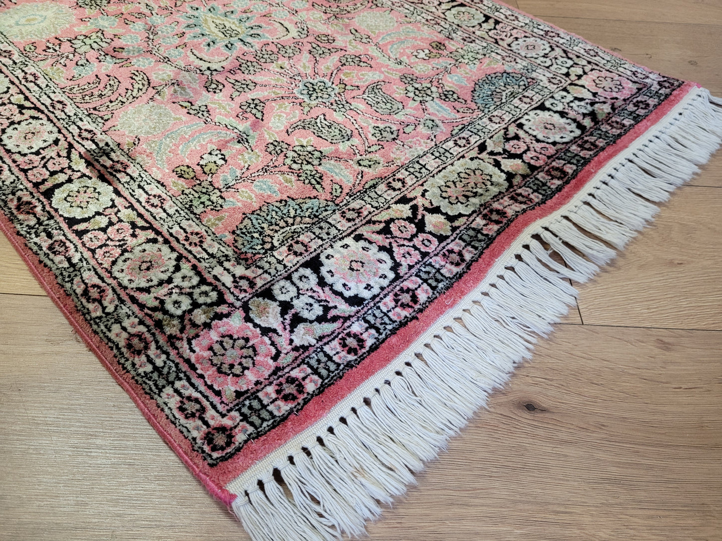 Kaschmir Ghom Seidenteppich Läufer florales Medaillon rosa