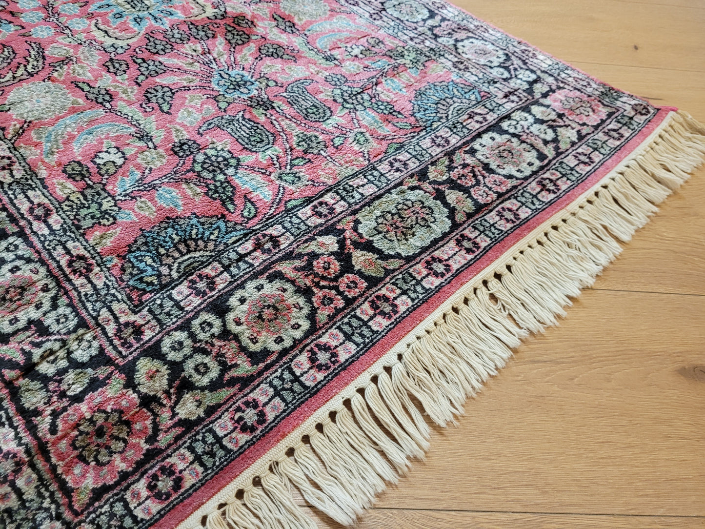 Kaschmir Ghom Seidenteppich Läufer florales Medaillon rosa