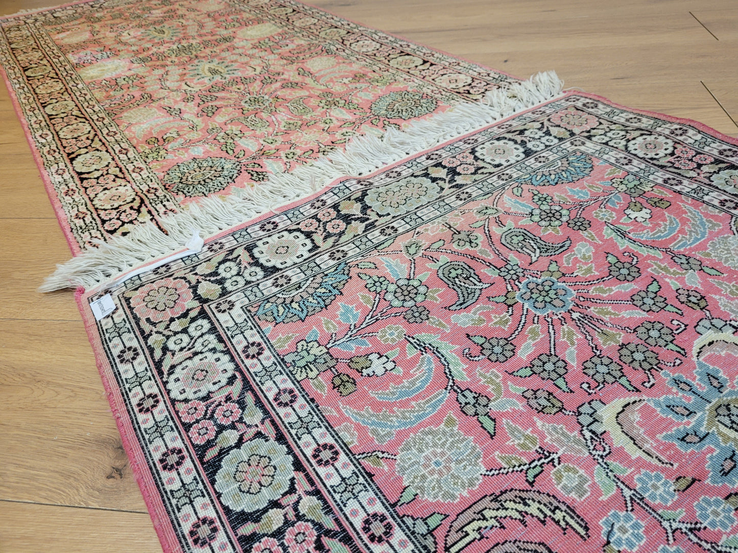 Kaschmir Ghom Seidenteppich Läufer florales Medaillon rosa