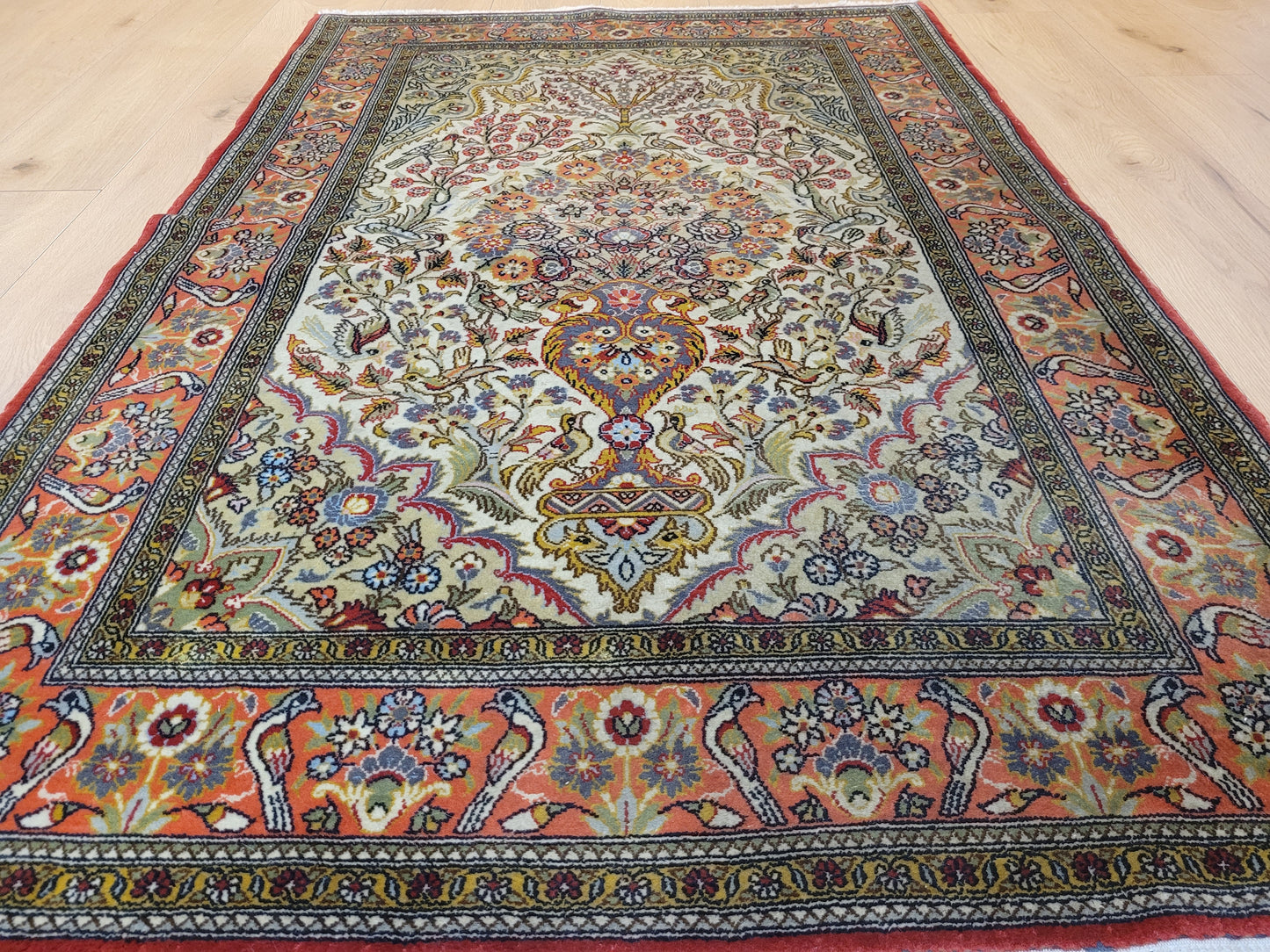 Ghom Seidenteppich florales Vogelmotiv feine Knüpfung