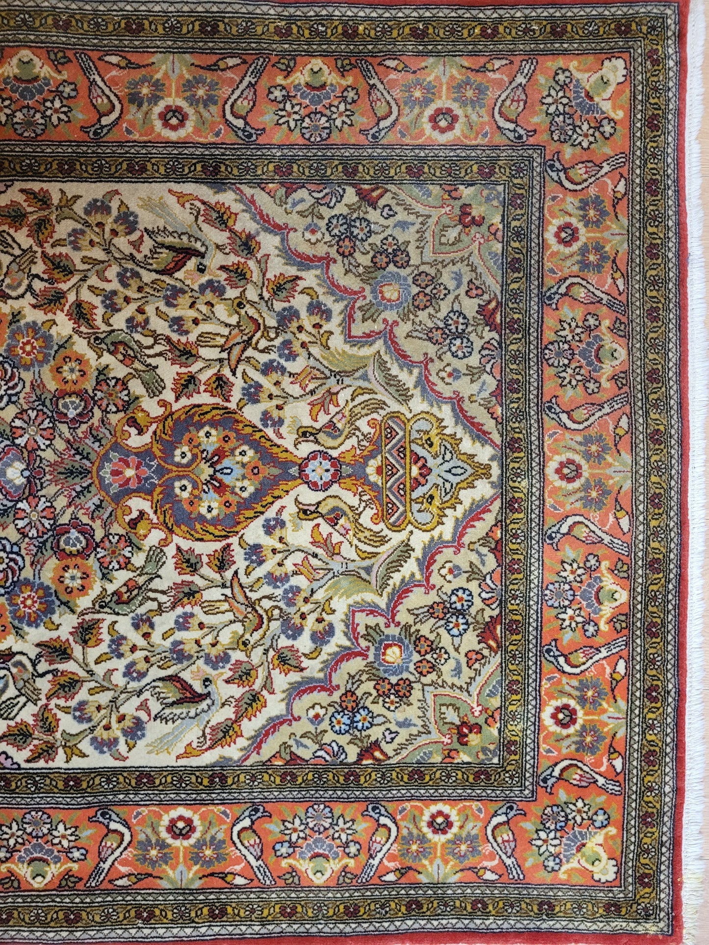 Ghom Seidenteppich florales Vogelmotiv feine Knüpfung