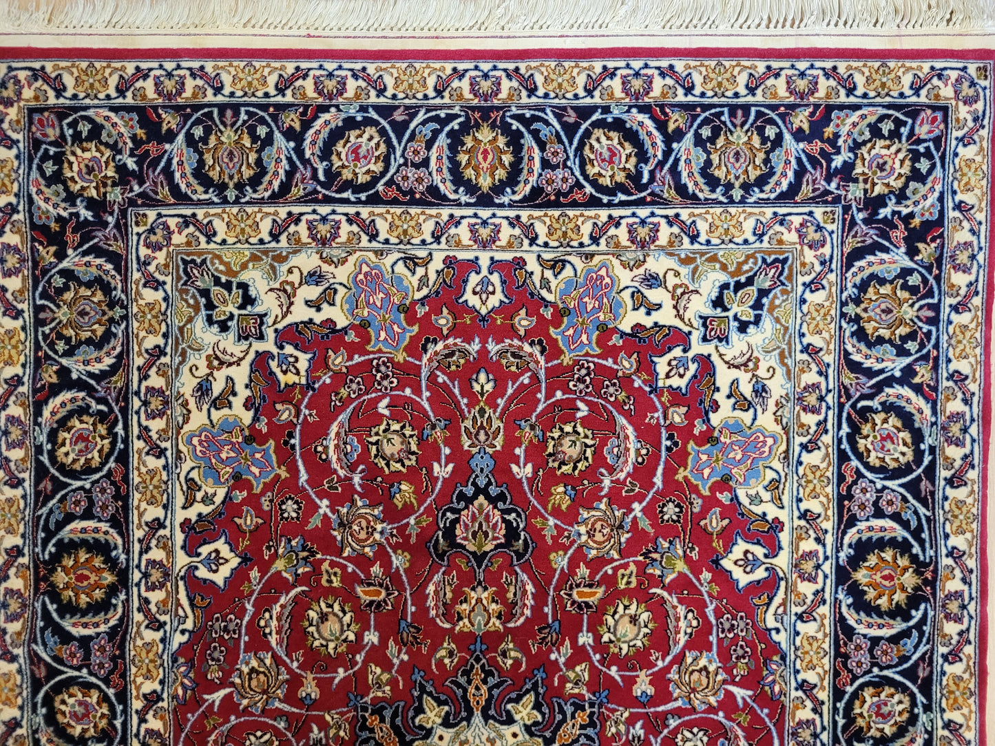 Isfahan Teppich Seide Korkwolle Medaillon florales Muster