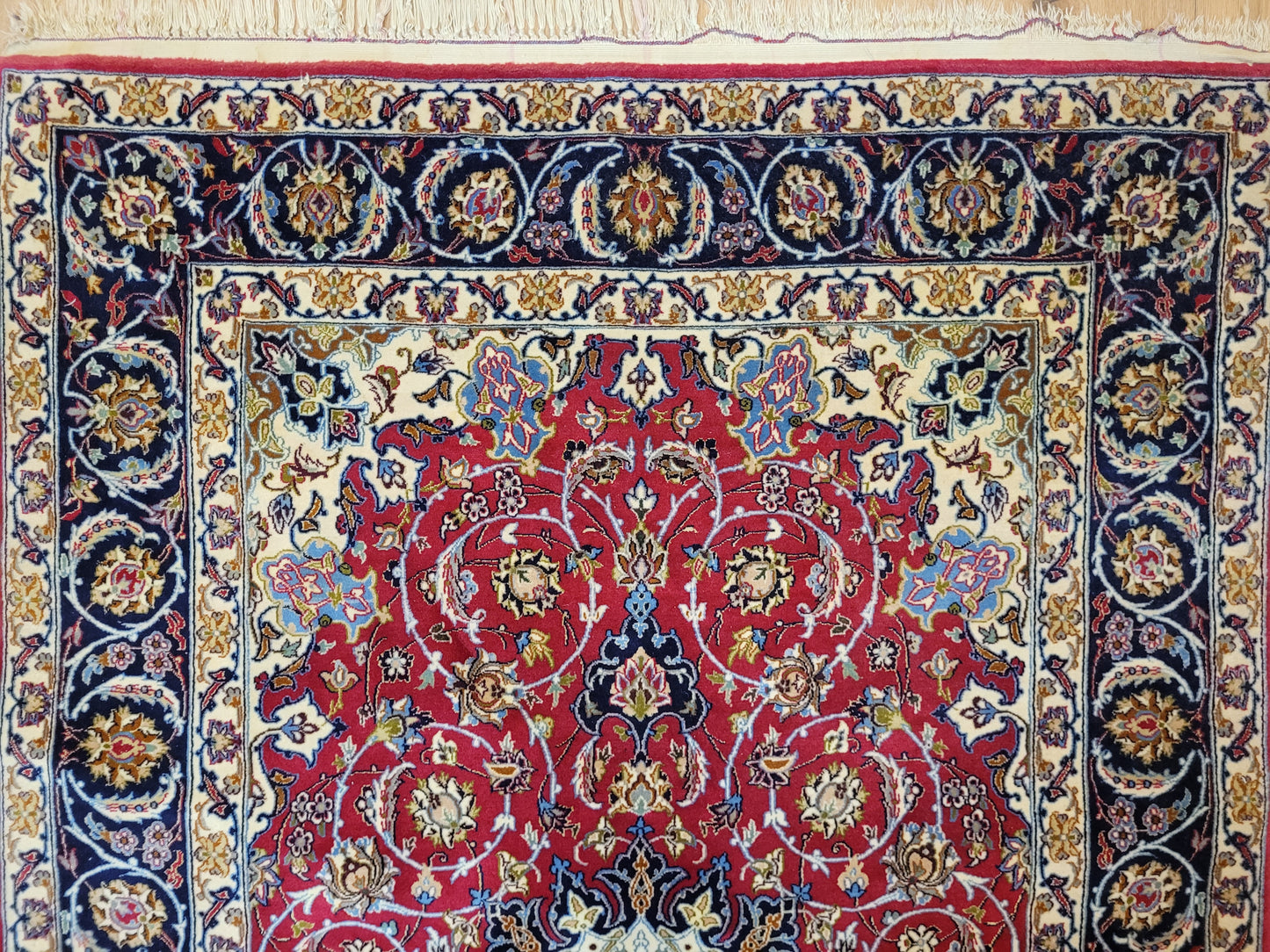 Isfahan Teppich Seide Korkwolle Medaillon florales Muster