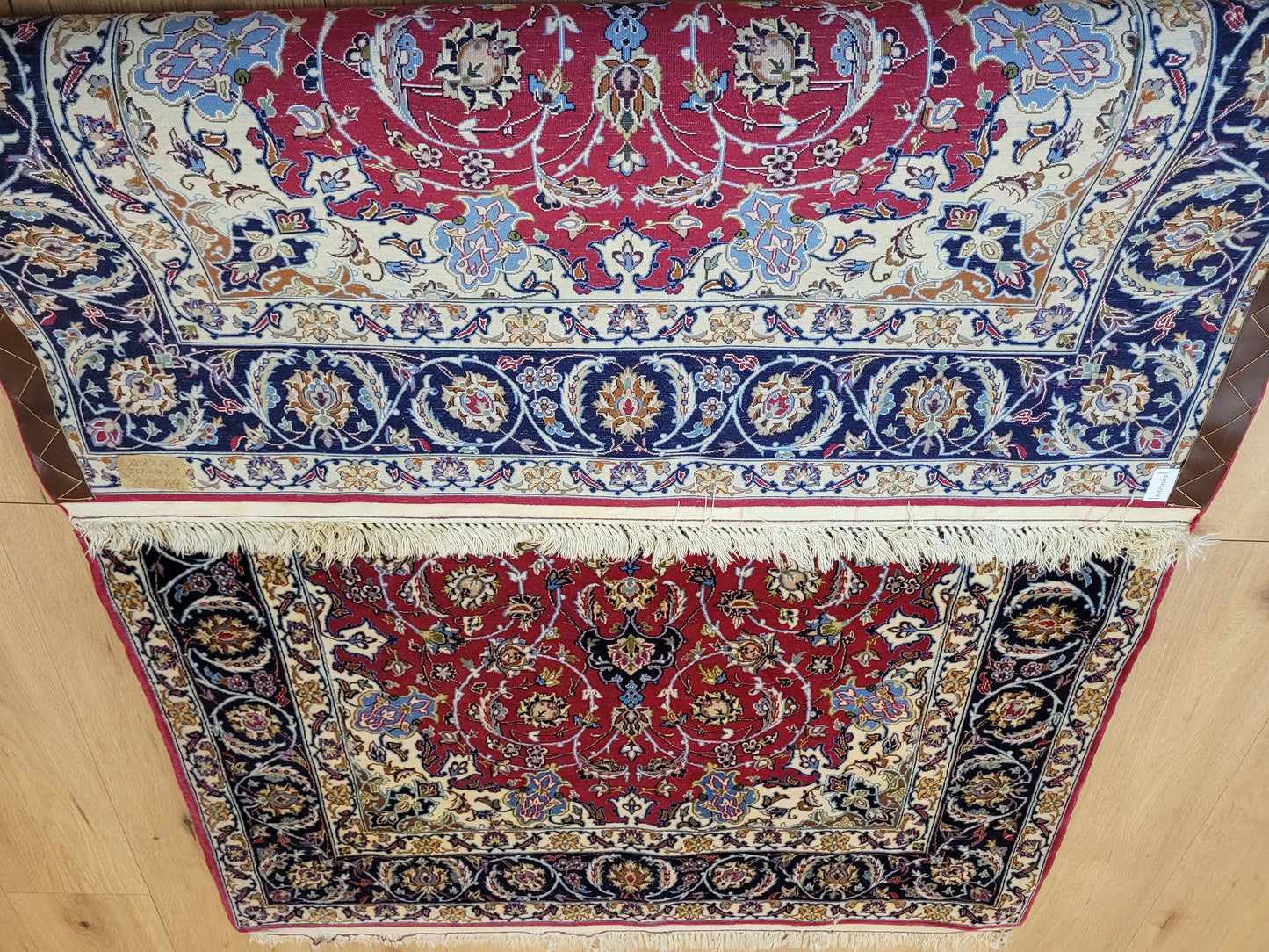 Isfahan Teppich Seide Korkwolle Medaillon florales Muster