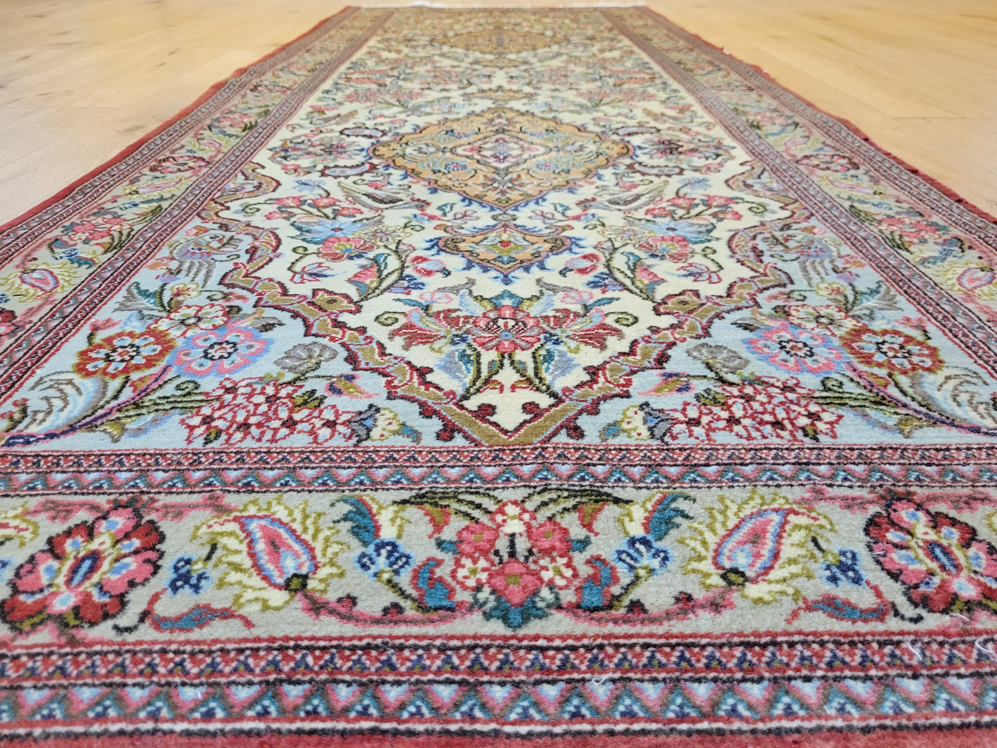 Ghom Teppich Korkwolle florales Medaillon feine Knüpfung