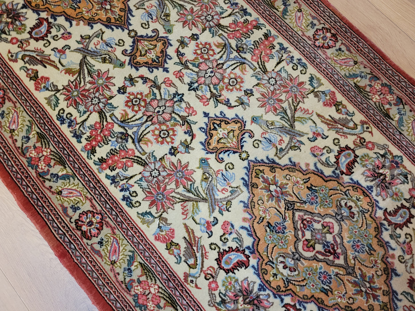 Ghom Teppich Korkwolle florales Medaillon feine Knüpfung