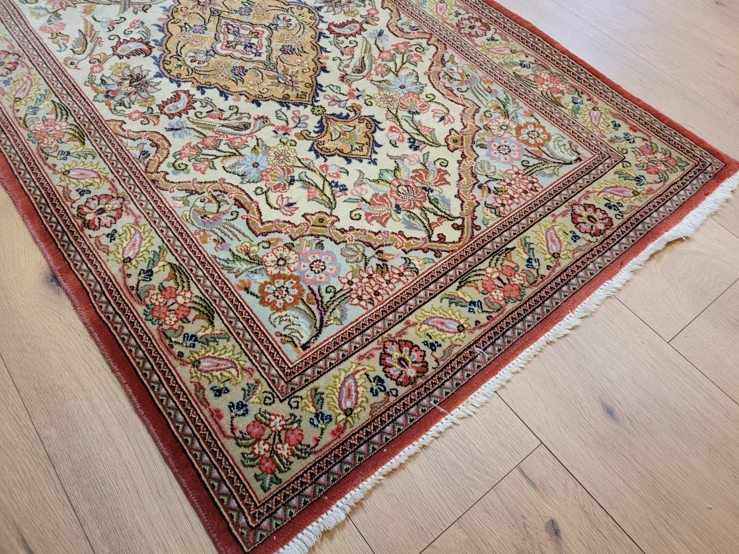 Ghom Teppich Korkwolle florales Medaillon feine Knüpfung