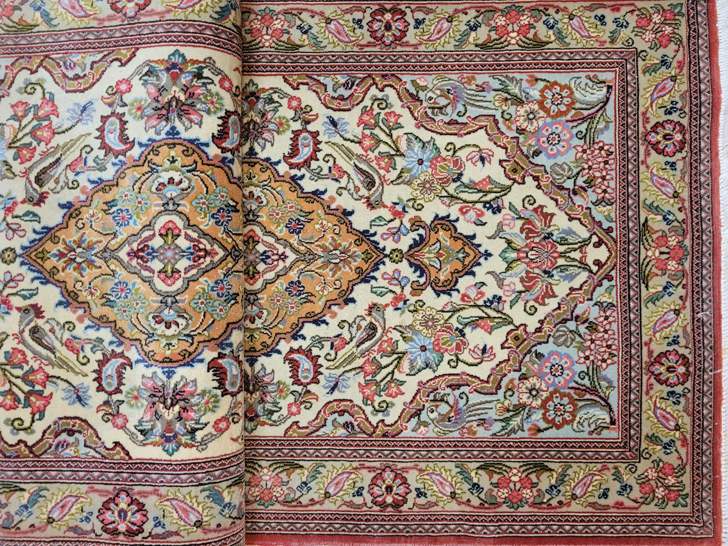 Ghom Teppich Korkwolle florales Medaillon feine Knüpfung