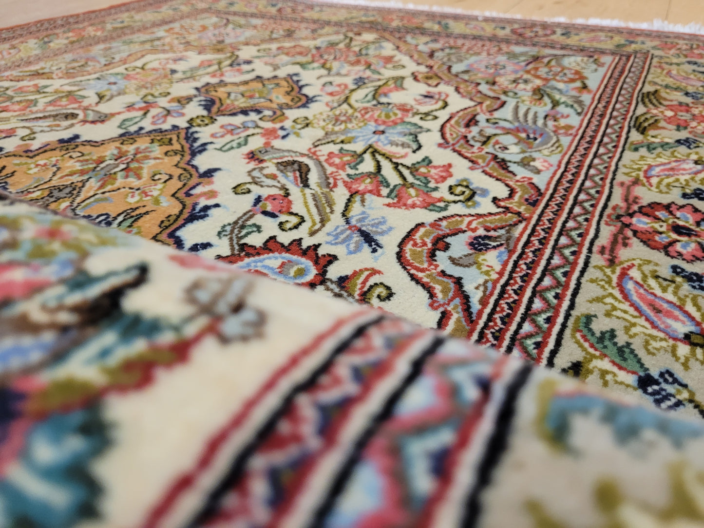 Ghom Teppich Korkwolle florales Medaillon feine Knüpfung