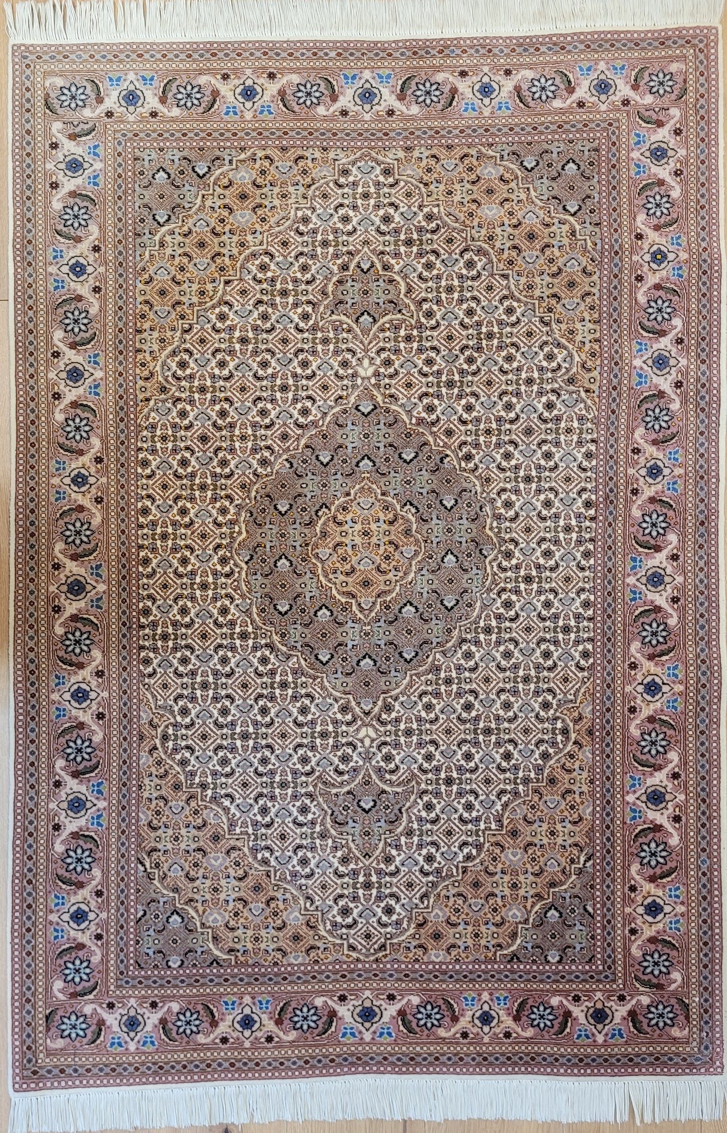 Täbriz Teppich Korkwolle Seide feine Knüpfung Allover Muster