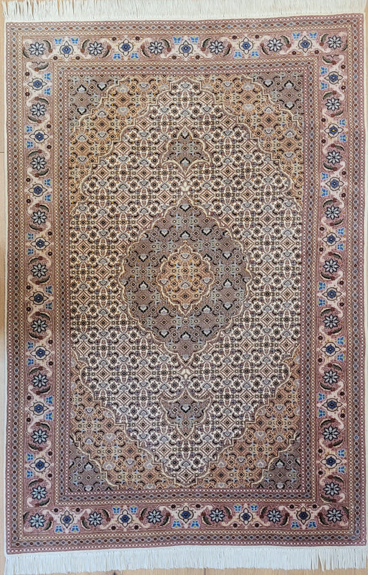 Täbriz Teppich Korkwolle Seide feine Knüpfung Allover Muster