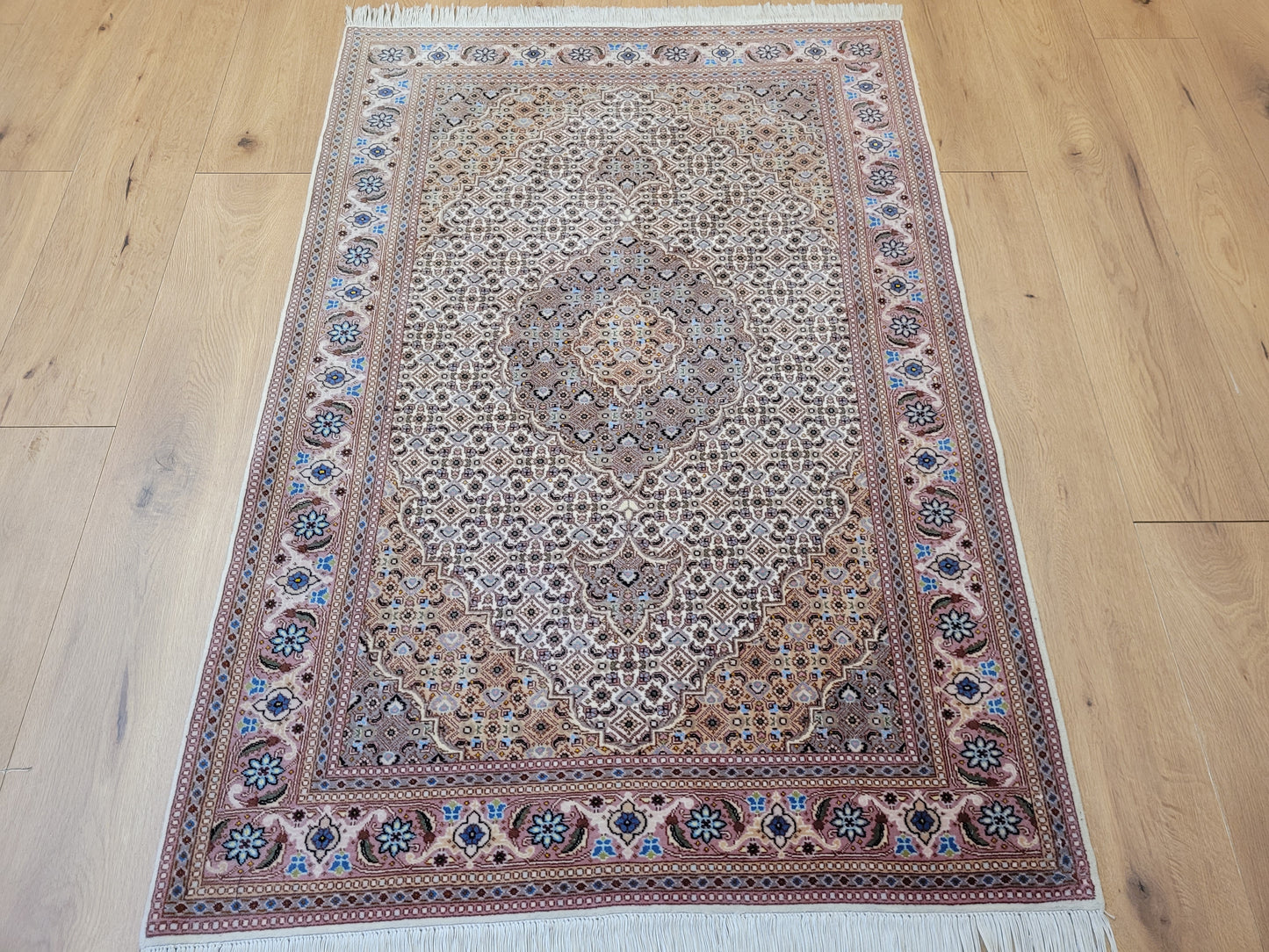 Täbriz Teppich Korkwolle Seide feine Knüpfung Allover Muster