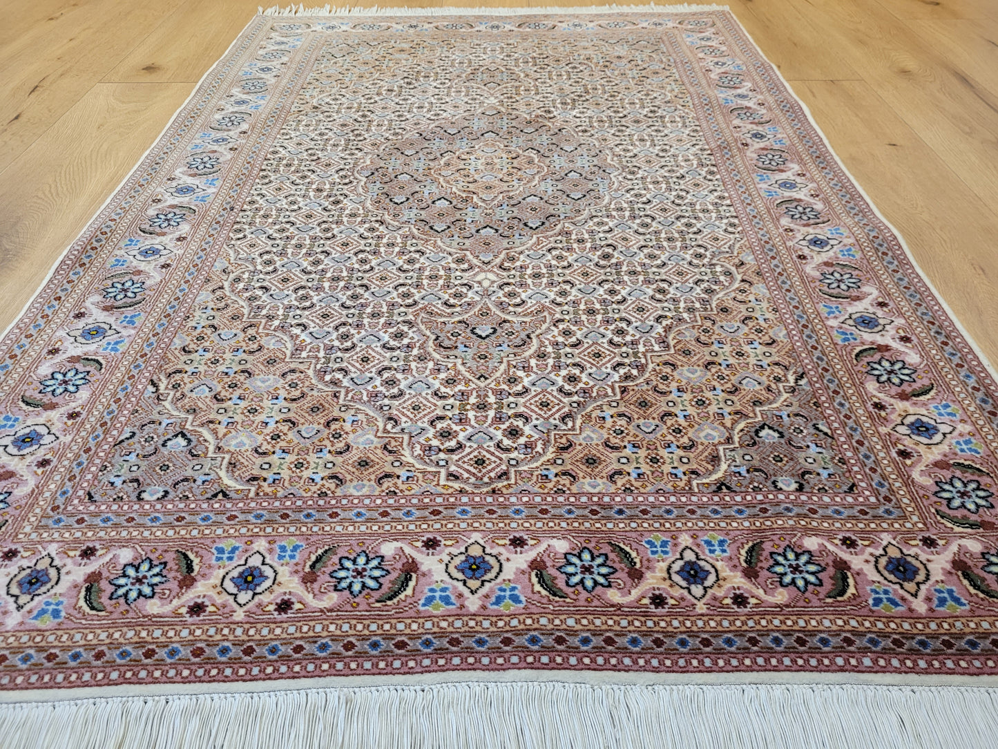 Täbriz Teppich Korkwolle Seide feine Knüpfung Allover Muster