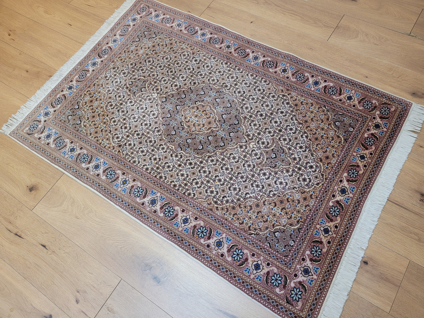 Täbriz Teppich Korkwolle Seide feine Knüpfung Allover Muster