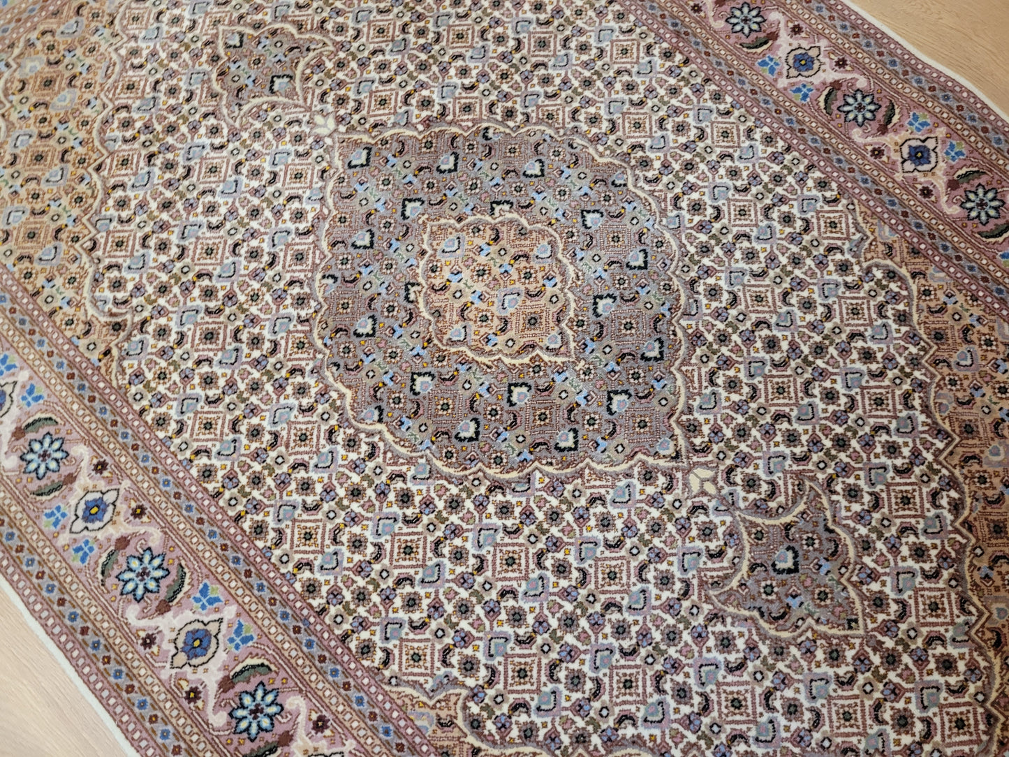 Täbriz Teppich Korkwolle Seide feine Knüpfung Allover Muster