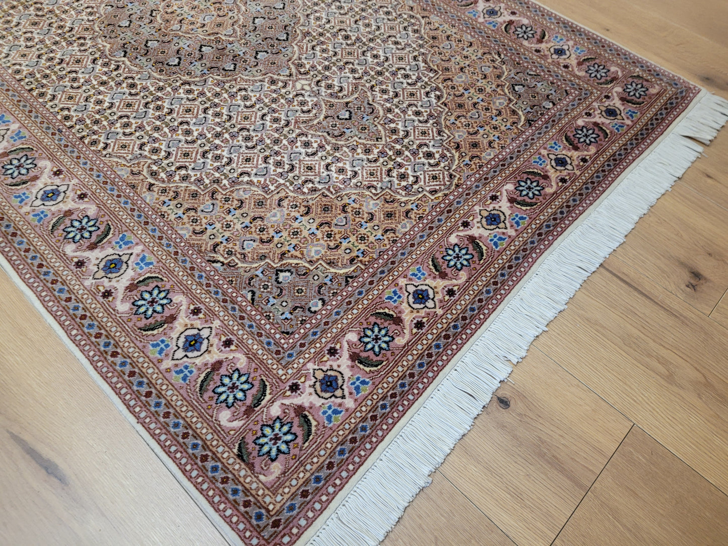 Täbriz Teppich Korkwolle Seide feine Knüpfung Allover Muster