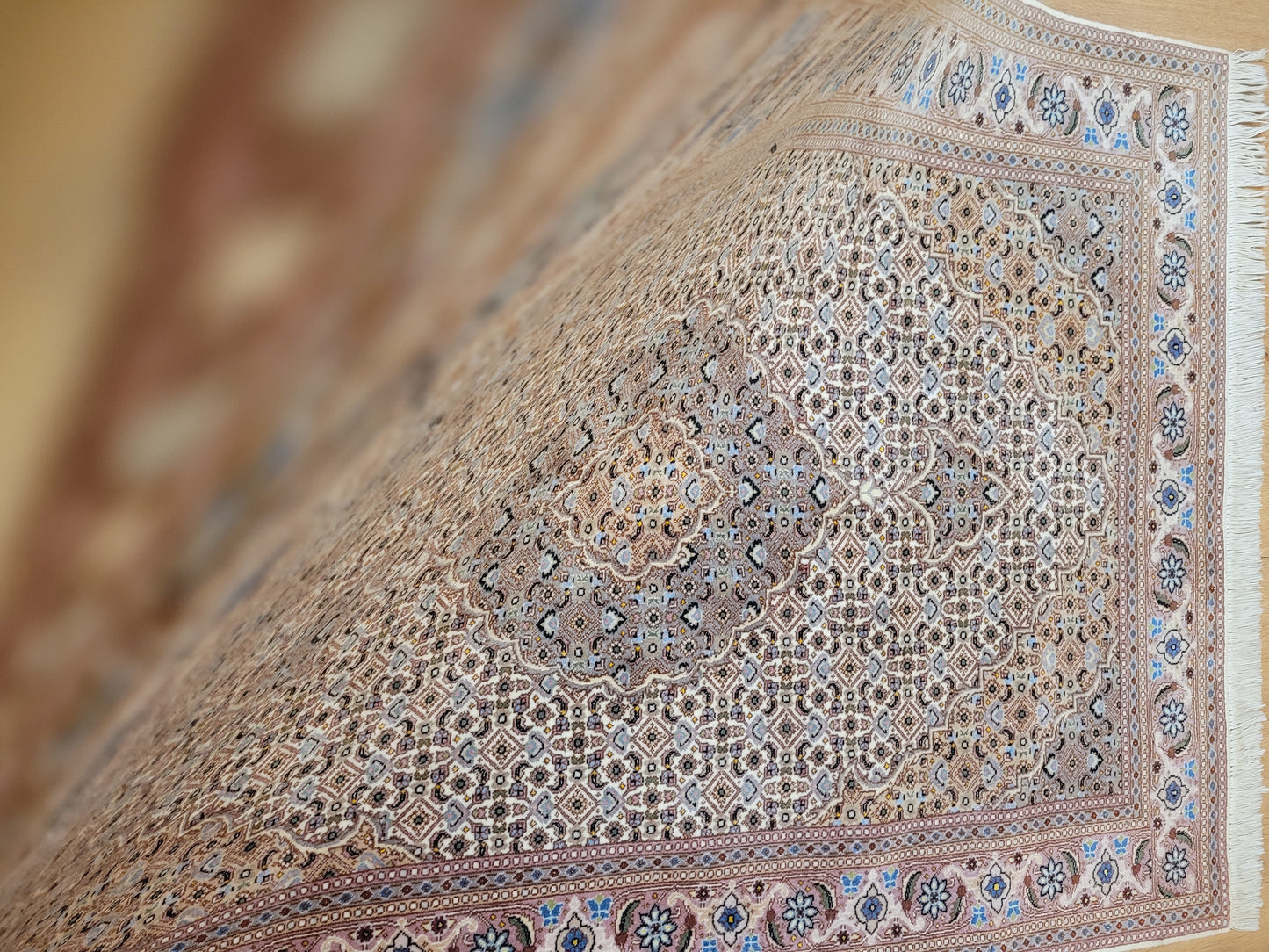 Täbriz Teppich Korkwolle Seide feine Knüpfung Allover Muster