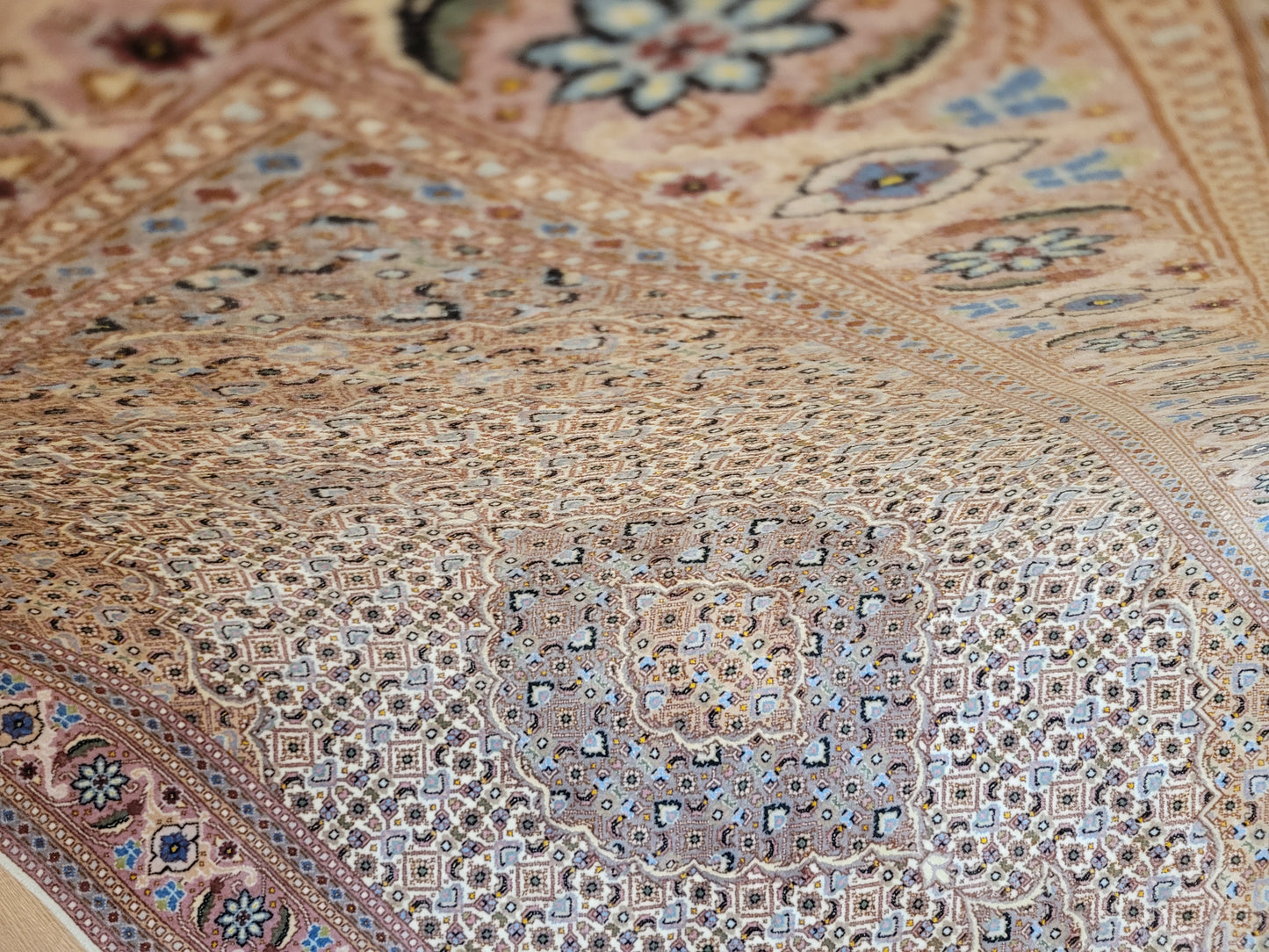 Täbriz Teppich Korkwolle Seide feine Knüpfung Allover Muster