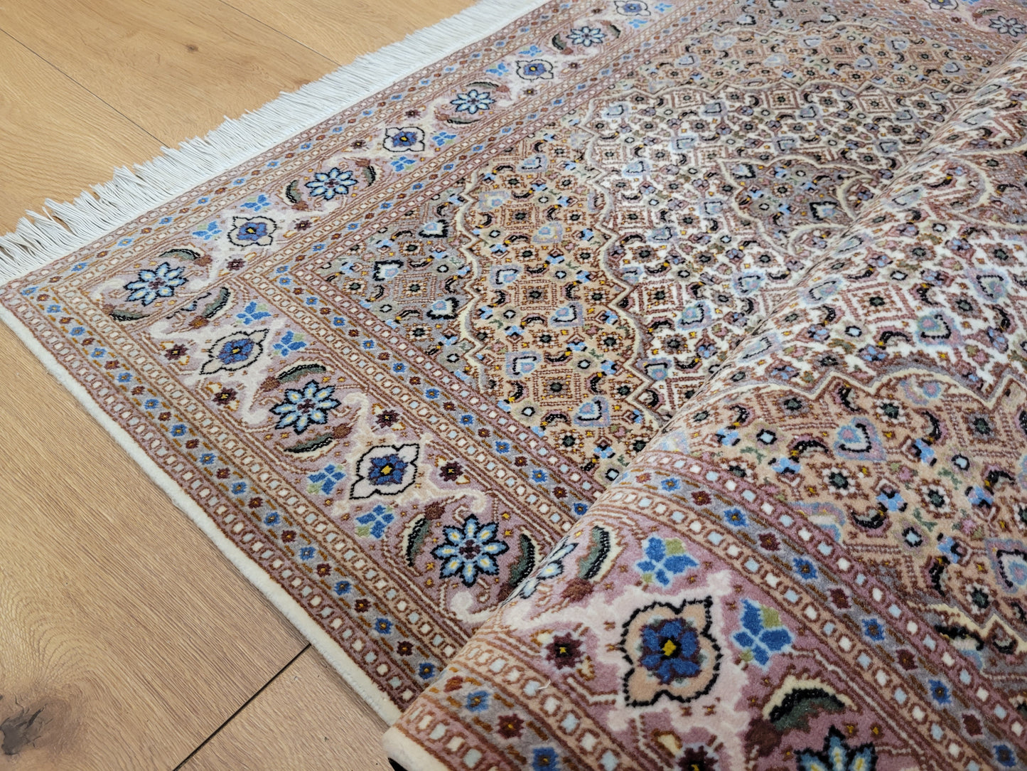 Täbriz Teppich Korkwolle Seide feine Knüpfung Allover Muster