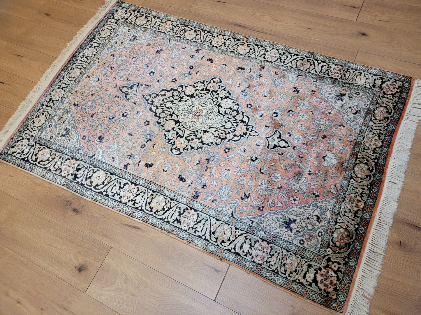 Ghom Kaschmir Teppich Seide Medaillon florales Design