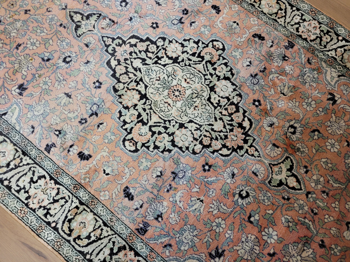 Ghom Kaschmir Teppich Seide Medaillon florales Design