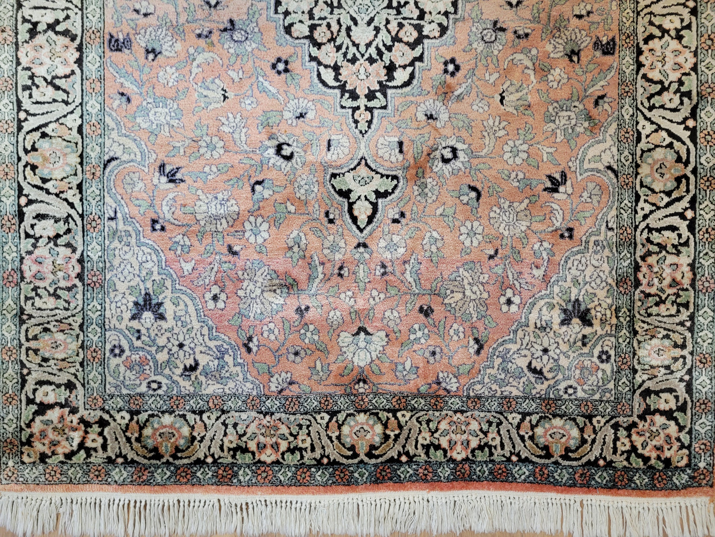 Ghom Kaschmir Teppich Seide Medaillon florales Design