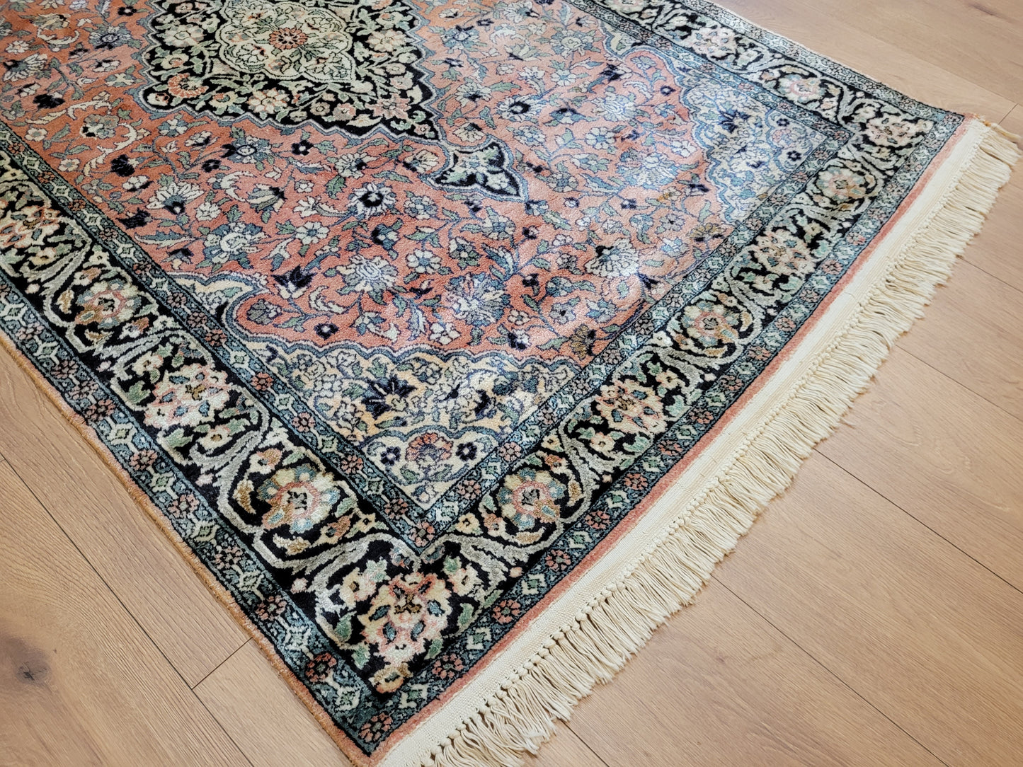 Ghom Kaschmir Teppich Seide Medaillon florales Design